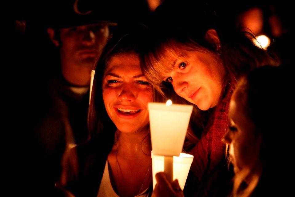 People take part in candle light vigil following a mass shooting at Umpqua Community College in Roseburg, Oregon October 1, 2015. A gunman opened fire at a community college in southwest Oregon on Thursday, killing nine people and wounding seven others before police shot him to death, authorities said, in the latest mass killing to rock an American campus. REUTERS/Steve Dipaola