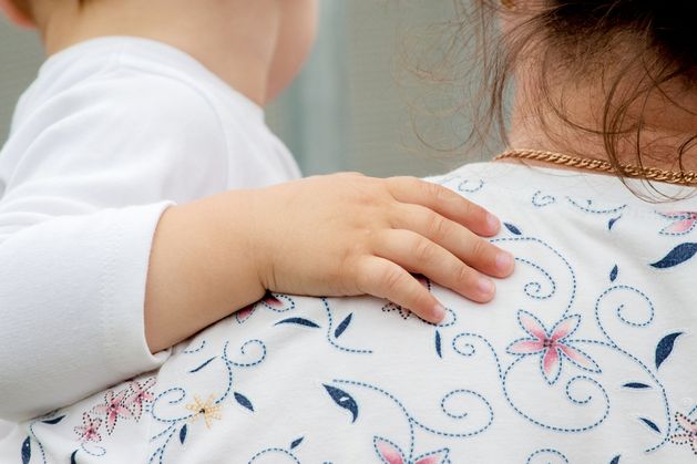 子宮頸がんを患った女性が双子の法的母親となる入札を、双子は代理母として生まれたことを理由に拒否したと裁判所が明らかにした