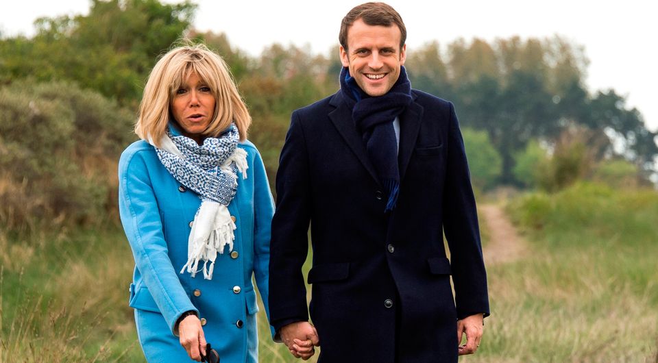 French presidential election candidate for the En Marche ! movement Emmanuel Macron (R) and his wife Brigitte pose for the photograph, on April 22, 2017, in Le Touquet, northern France, on the eve of the first round of presidential election
