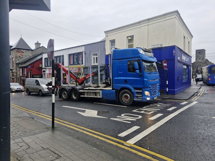 Hauliers and farmers in Donegal and Leitrim join fuel protest in Sligo
