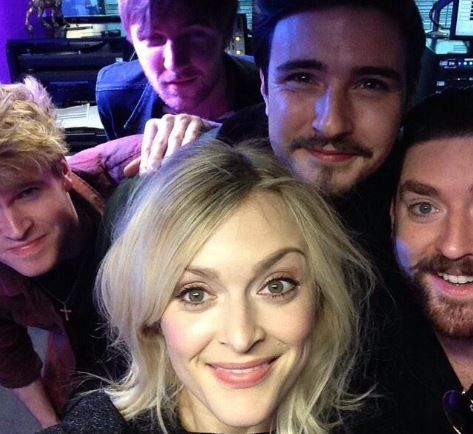Fearne Cotton tweets pic with Kodaline in studio