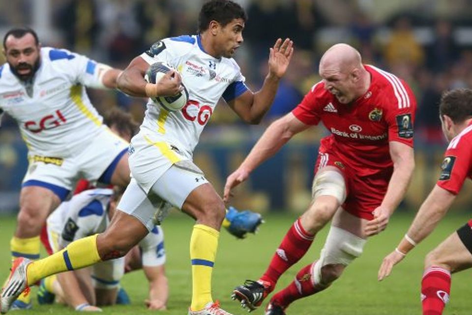 CLERMONT-FERRAND, FRANCE - DECEMBER 14:  Wesley Fofana of Clermont Auvergne charges upfield past Paul O'Connell during the European Rugby Champions Cup pool one match between ASM Clermont Auvergne and Munster at Stade Marcel Michelin on December 14, 2014 in Clermont-Ferrand, France.  (Photo by David Rogers/Getty Images)
