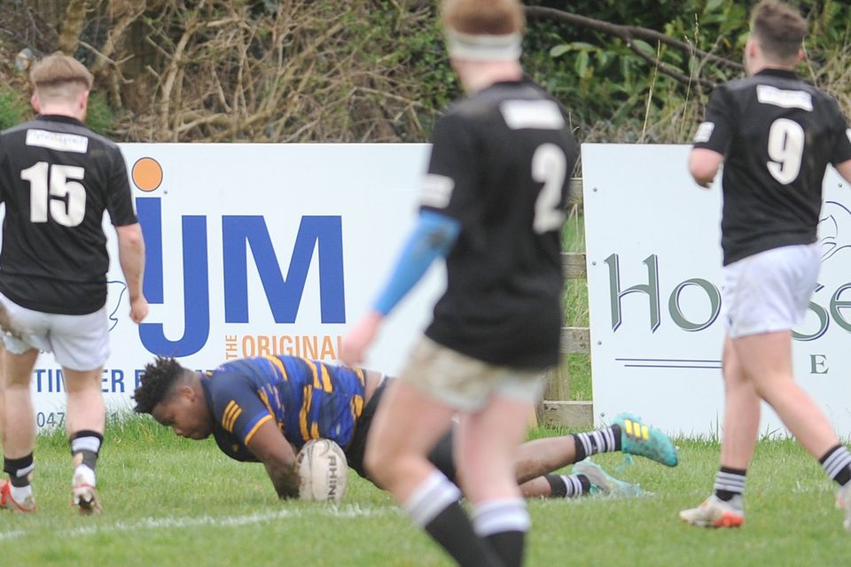 Kamva Mgwali, Dundalk scores a try during the Leinster League Division 1B game at Mill Road. Photo: Aidan Dullaghan/Newspics Photo: Aidan Dullaghan/Newspics