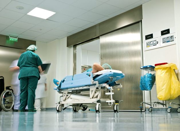 暴露：HSE、オンコール勤務のために休暇を取れない医師に2800万ユーロを支払う