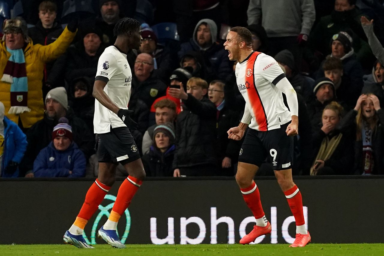 Late VAR Drama Sees Carlton Morris’ Controversial Stoppage-time ...