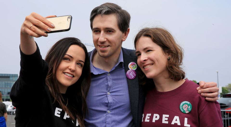 SELFIE: Minister Simon Harris with Seana Glennon and Beatrice White at the count centre in the RDS. Photo: Gerry Mooney