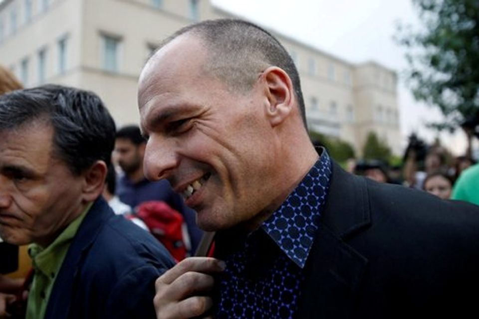 Greek Finance Minister Yanis Varoufakis (C) and head negotiator with Greece's lenders Euclid Tsakalotos (L) make their way past parliament as they head to Prime Minister Alexis Tsipras' office in Athens, Greece June 28, 2015