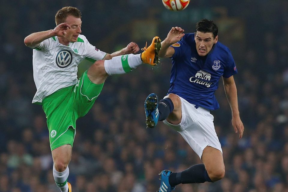 Everton's Gareth Barry challenges VfL Wolfsburg's Maximilian Arnold. Photo credit: REUTERS/Andrew Yates