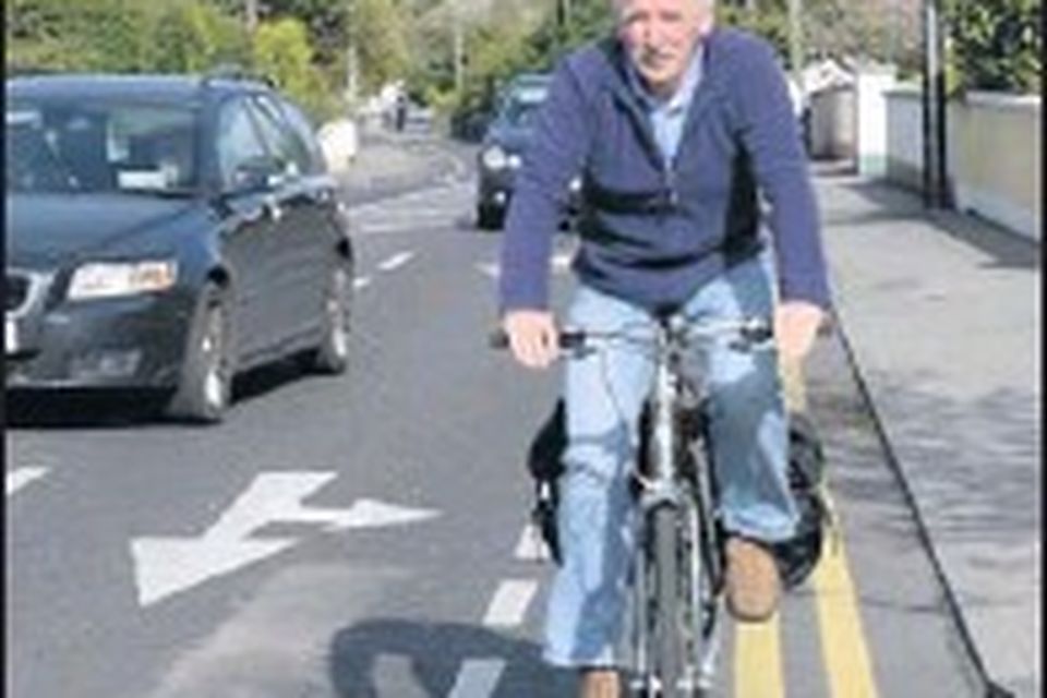 Broken white lines cycle clearance lane