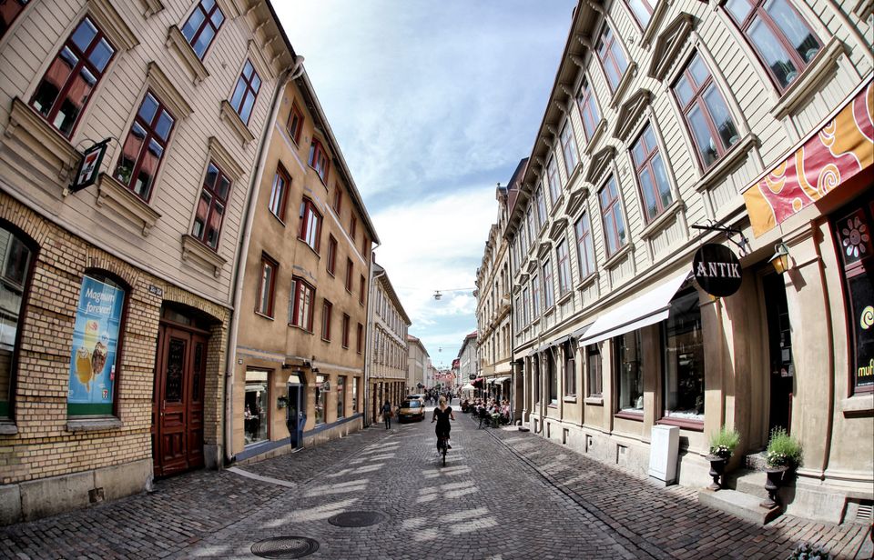 Cobbled streets in Haga district in thecentral part of Gothenburg