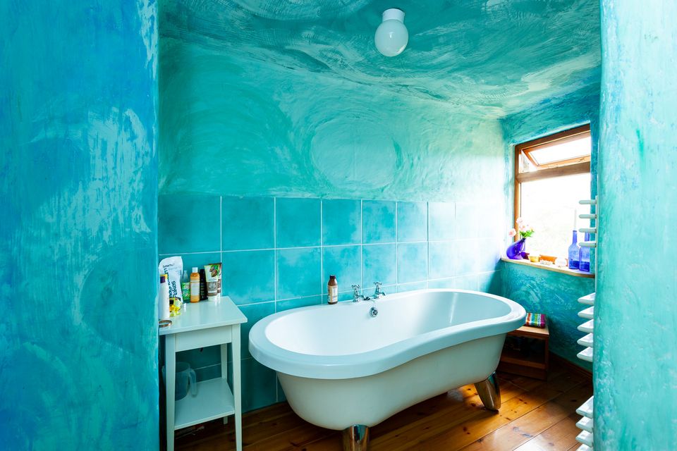 A bathroom at Honeycomb and Honeypot Annex