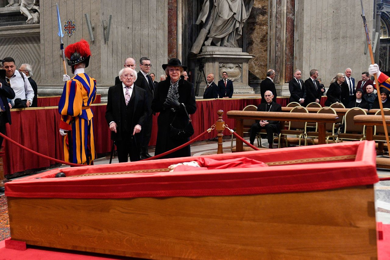 Pope Francis funeral of the late Pontiff sees hundreds of thousands