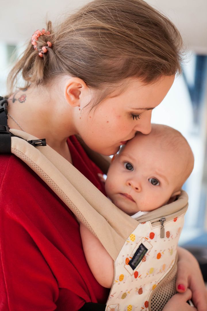 ‘Keep baby close enough to kiss’ – HSE issues advice to parents using slings