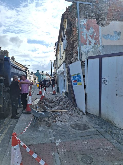 Bâtiment effondré dans la rue principale inférieure d'Arklow.  Photo : Michael Kelly