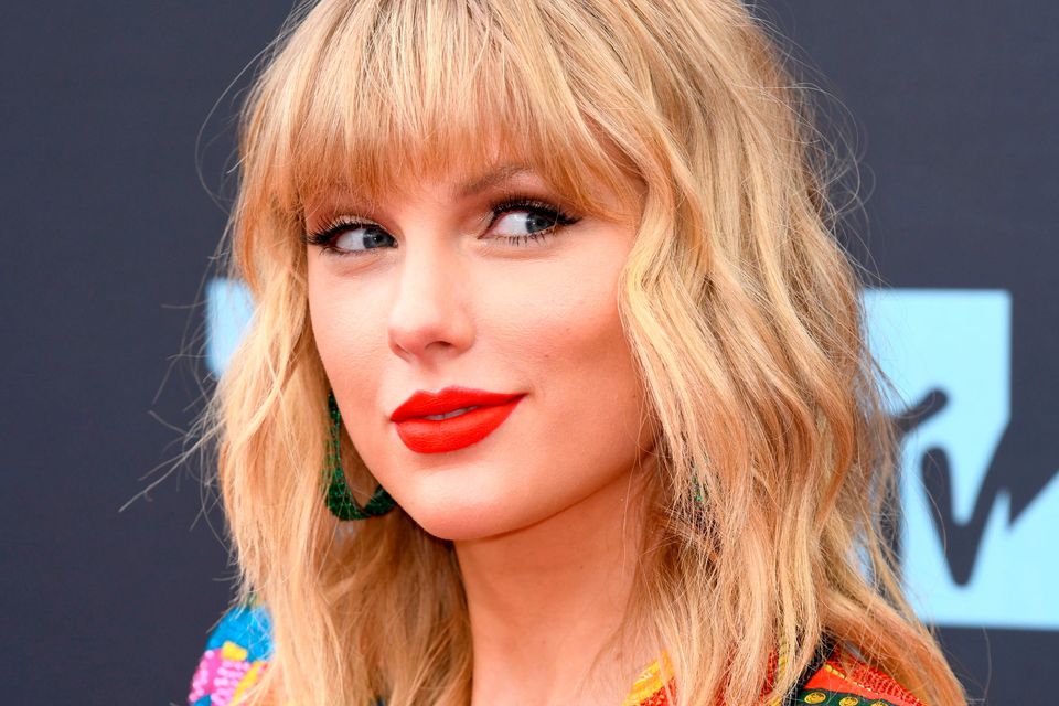Singer-songwriter Taylor Swift hit back at Damon Albarn's comments
