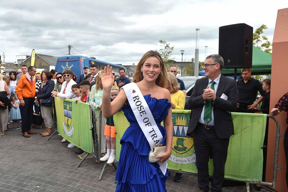 Rose de Tralee Roisin Wiley en la recepción cívica de Keys Island organizada por el Consejo del Condado de Kerry el viernes. Foto de Dominic Walsh.