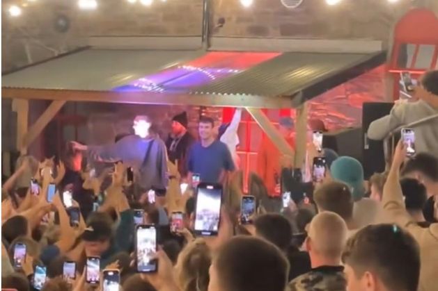 Surprise Fred Again gig sees huge crowds flock to Kerry bar