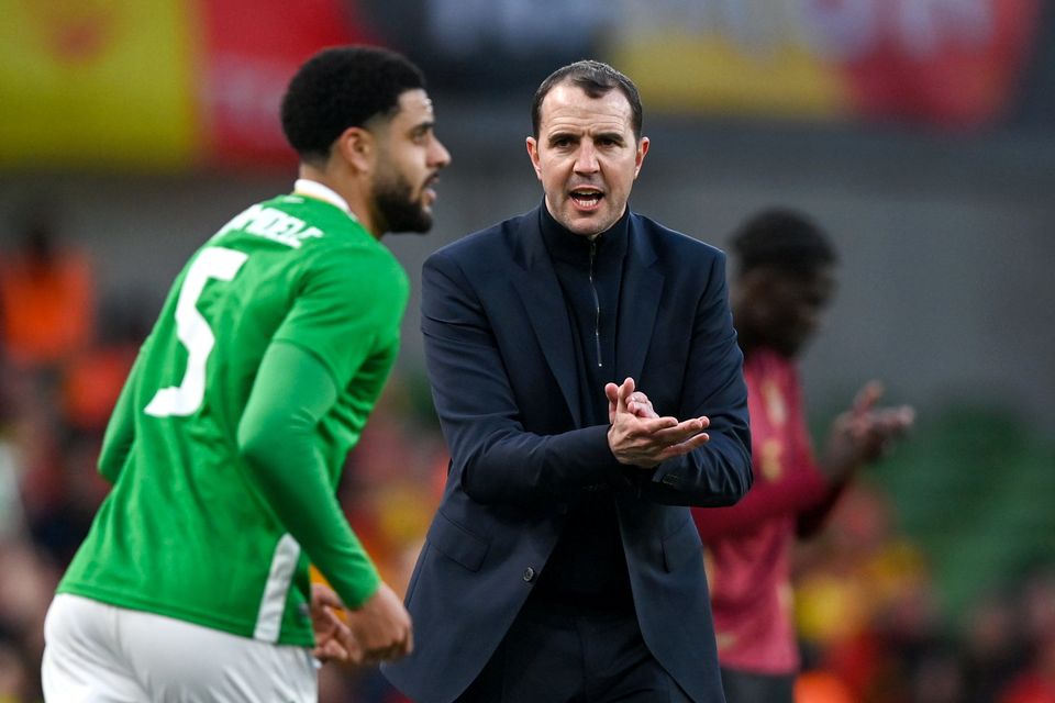 Republic of Ireland interim head coach John O'Shea gives instructions to Andrew Omobamidele. Photo by Stephen McCarthy/Sportsfile