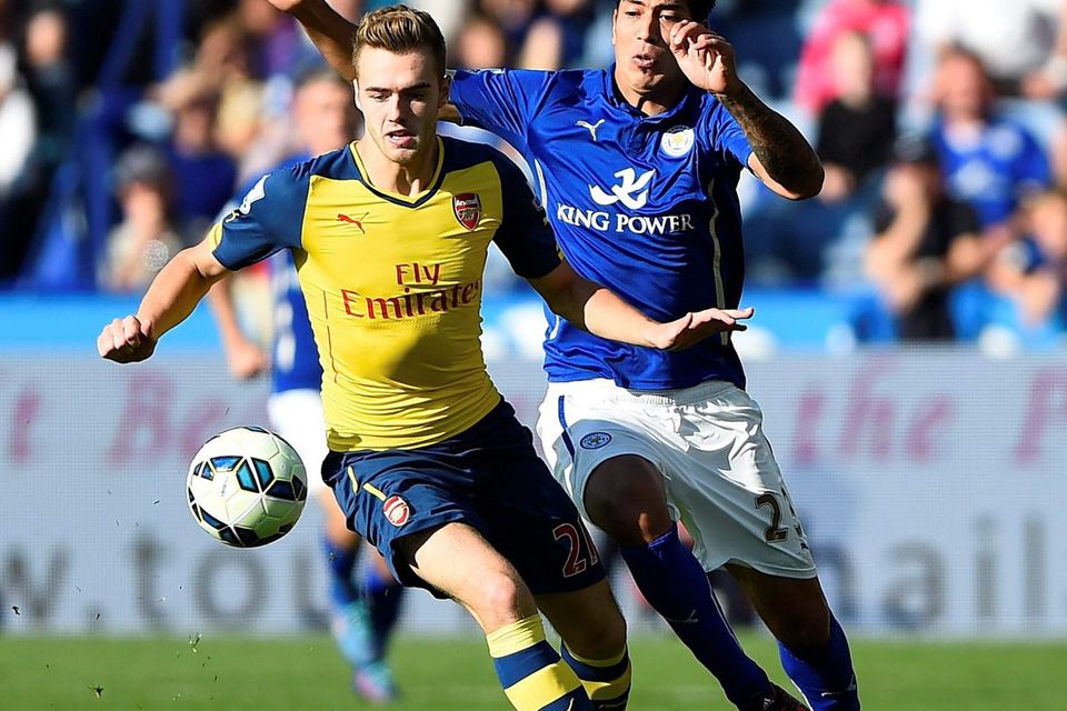 Arsenal's Calum Chambers (L) is challenged by Leicester City's Leonardo Ulloa