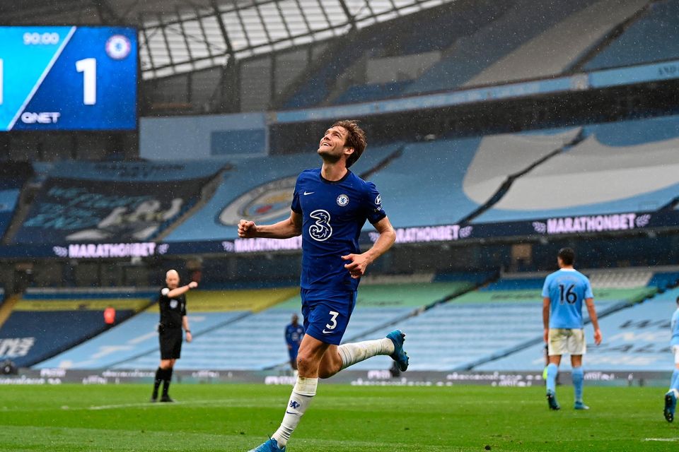 marcus alonso celebrates scoring his late winner against Man City on Saturday