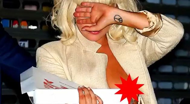 VIDEO: Lady Gaga suffers a nip slip while out getting pizza | Irish Independent