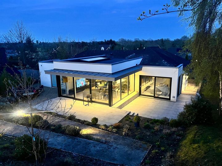 ‘We were left having to pay the full costs of their mistakes’ – couple sue builders on RTÉ’s ‘Room to Improve’ over water damage to their home