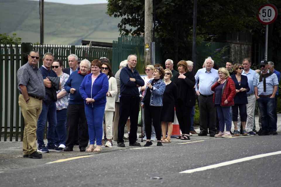 'Lo dio todo, era un maestro del arte': Cientos de personas se reúnen en Dingle para despedirse de Michael O'Muirchertaigh