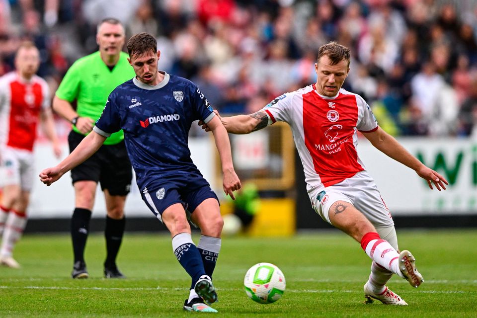 Gavin Whyte of Derry City in action against Jamie Lennon of St Patrick's Athletic during the SSE Airtricity Premier Division match at Richmond Park in Dublin. Photo: Ben McShane/Sportsfile
