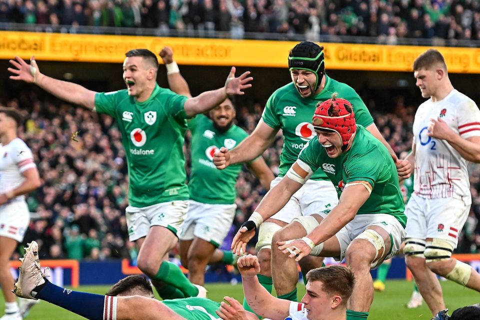 Ireland players celebrate their first try in the win over England. Photo by Ramsey Cardy/Sportsfile