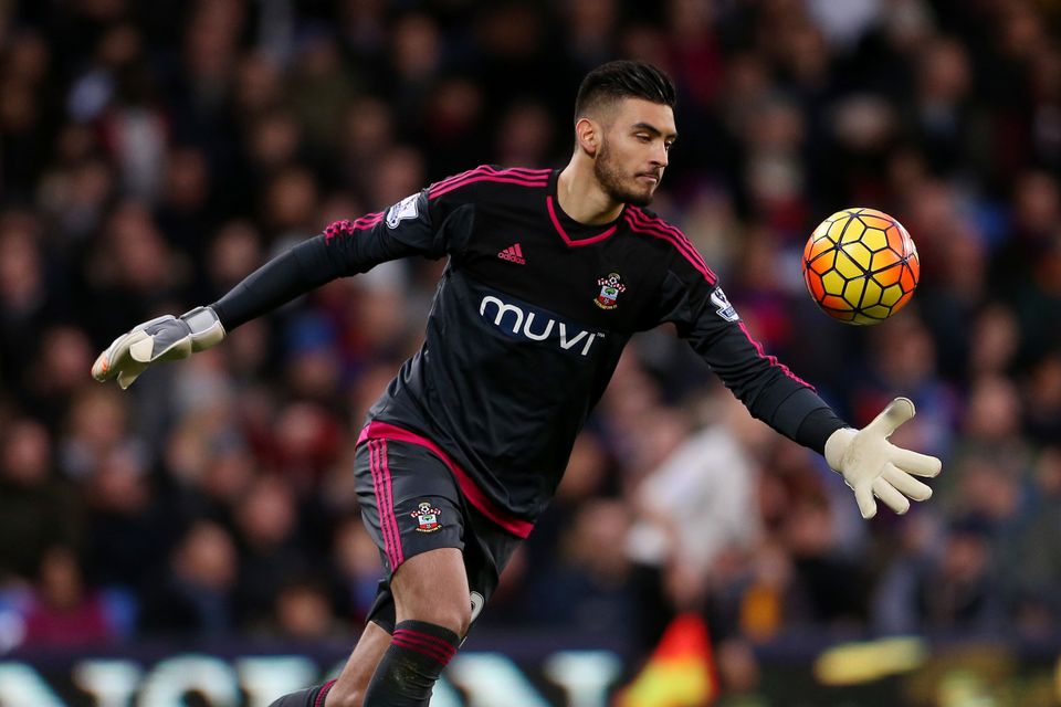 Tottenham have completed the signing of goalkeeper Paulo Gazzaniga from Southampton