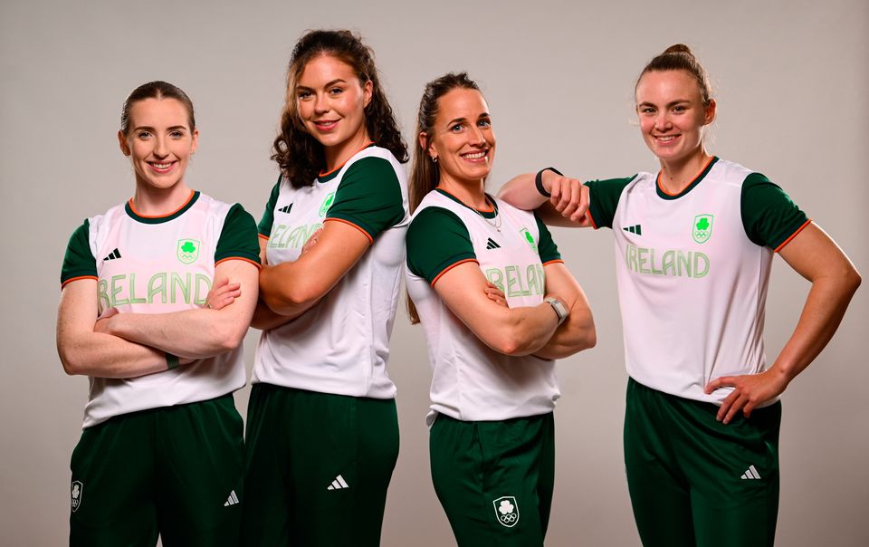 El cuarto equipo femenino, desde la izquierda, Emily Hegarty, Emer Lambie, Natalie Long e Imogen Magner durante el anuncio del equipo Irish Rowing Team Paris 2024 en el Centro Nacional de Remo de Cork.  Fotografía de Ramsay Cardy/SportsFile 