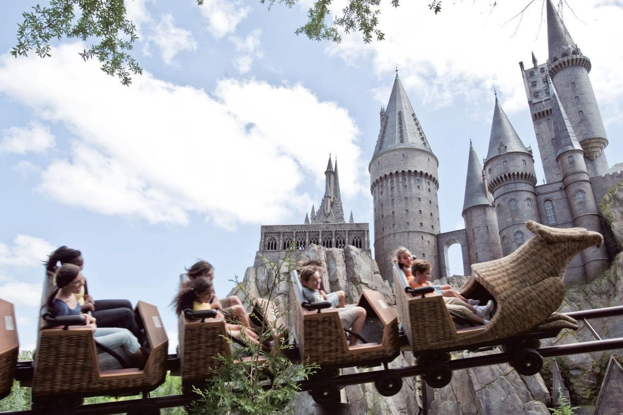 Sleek Hogwarts Water Bottle Arrives at Universal Orlando Resort - WDW News  Today