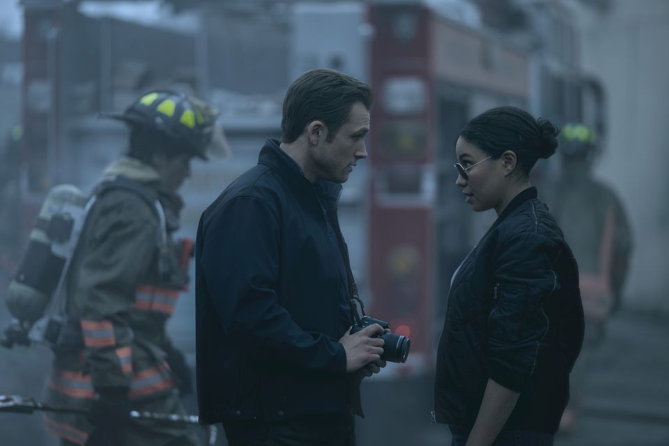 Taron Egerton as arson inspector Dave Gudsen and Jurnee Smollett as detective Michelle Calderone, who hunt two serial arsonists in ‘Smoke’. Photo: Apple TV+