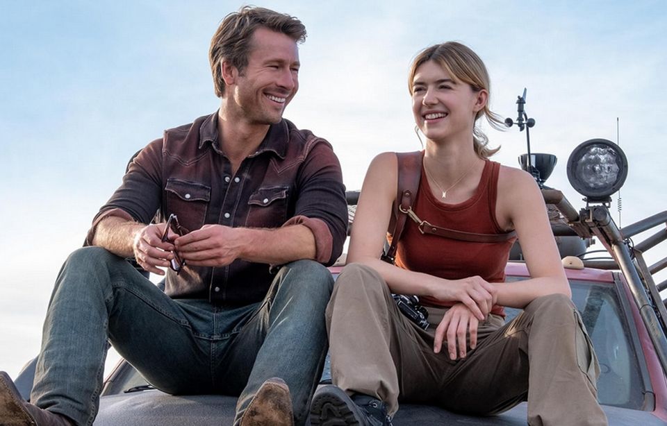 Daisy Edgar-Jones and Glen Powell in ‘Twisters’