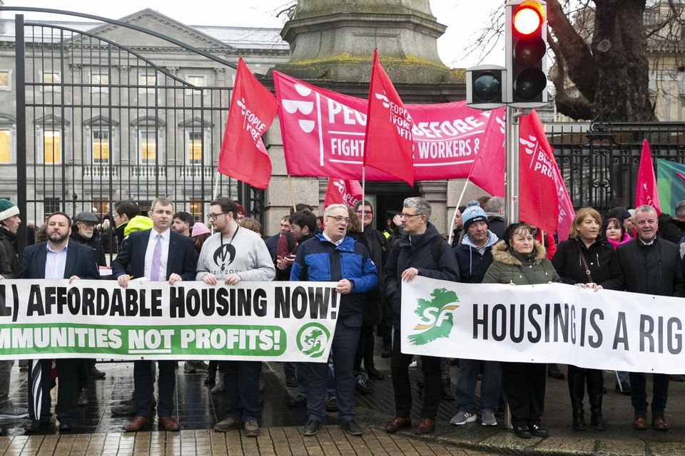 Members of the public today protesting against the lifting of the eviction ban outside Leinster House (Photo: Gareth Chaney/ Collins Photos)
