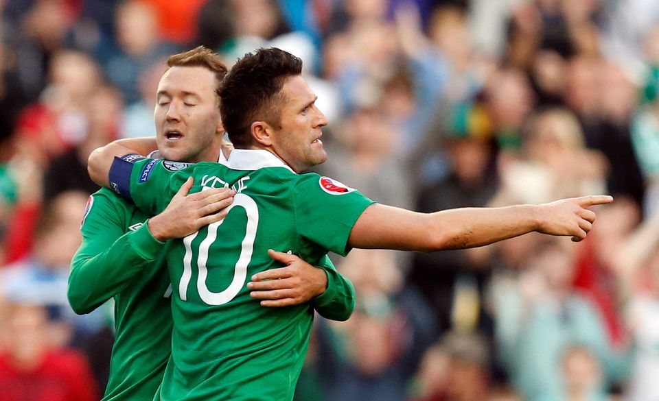 Ireland's Robbie Keane is congratulated by Aiden McGeady (L)