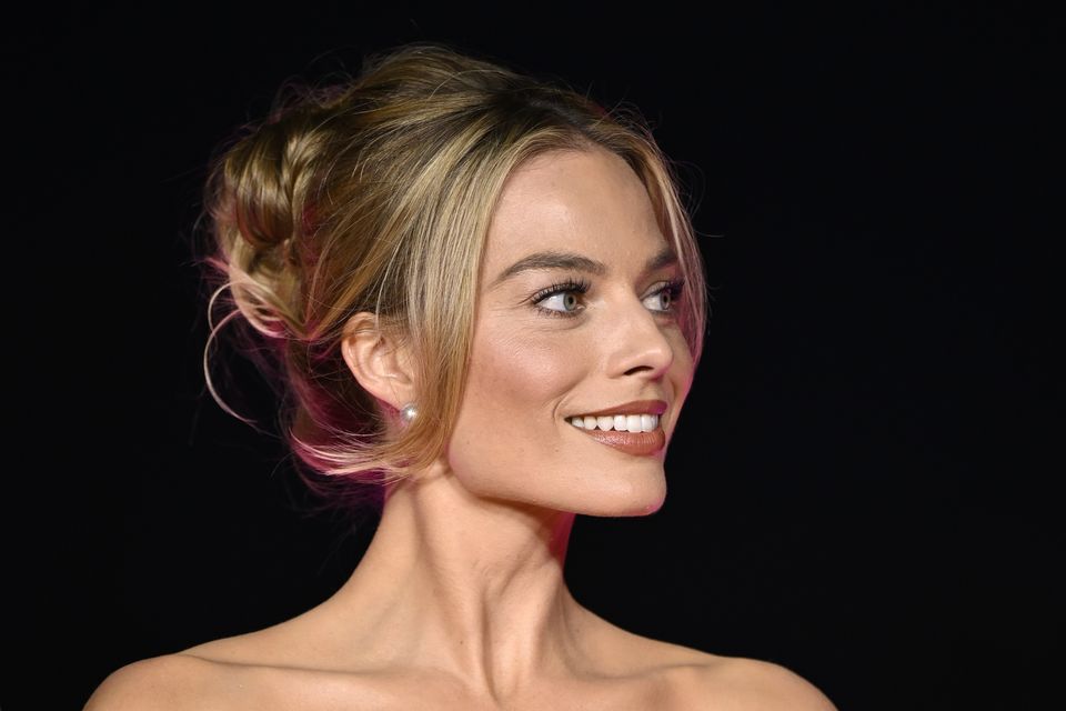 Margot Robbie loses voice at her first premiere since US actors