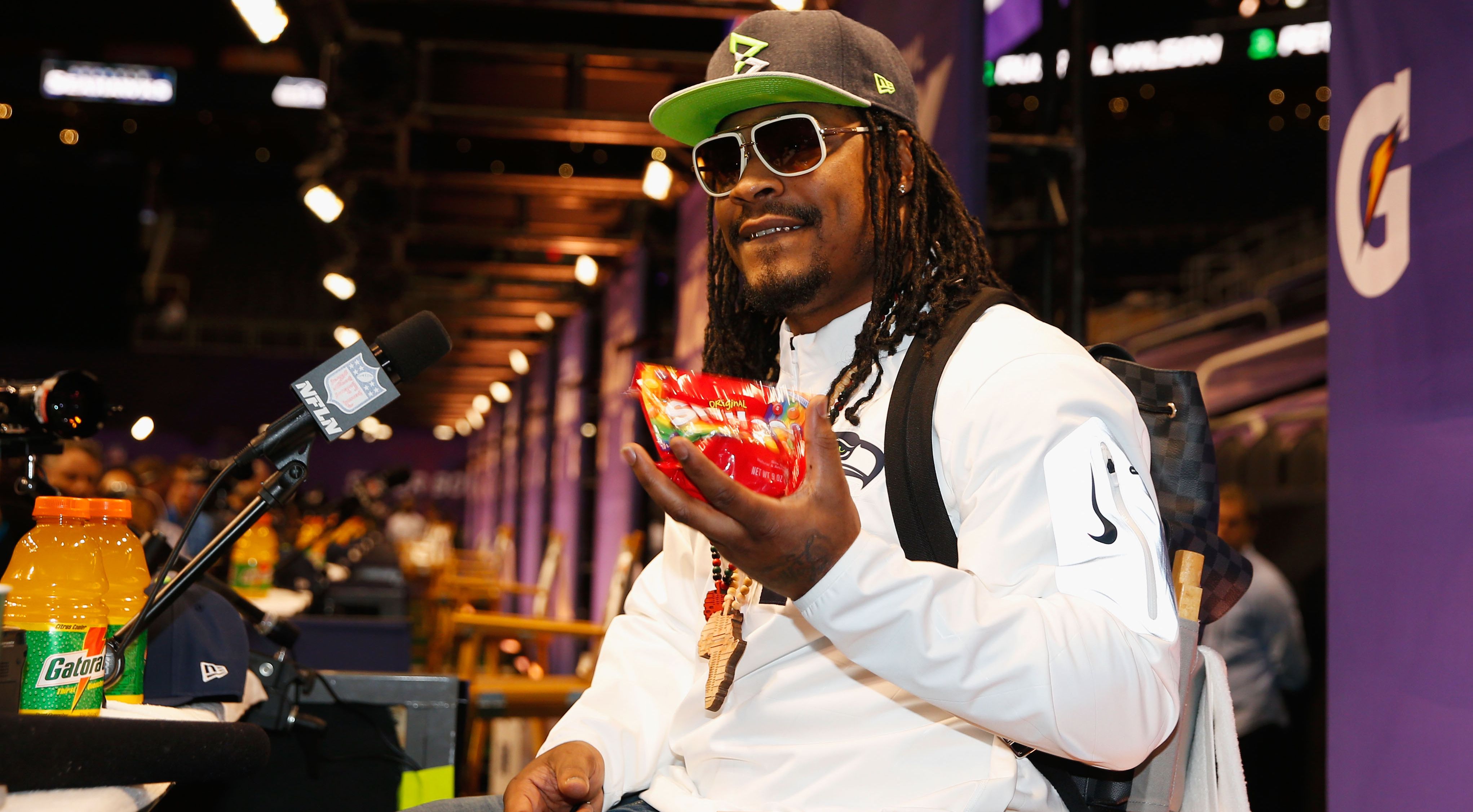 Marshawn Lynch: Sideline Skittles Snack Before Super Bowl XLIX