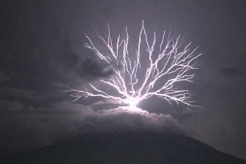 Upward lightning in Guatemala (Alyssa Barrundia)