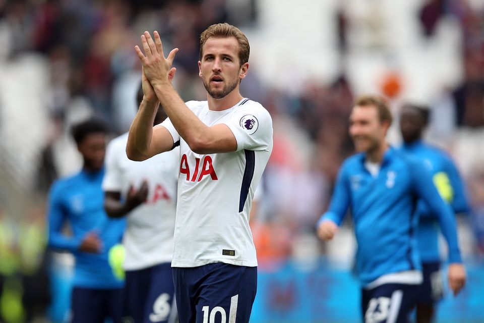 Harry Kane of Tottenham Hotspur applauds after the Premier League match between West Ham United and Tottenham Hotspur at London Stadium on September 23, 2017 in London, England. (Photo by Catherine Ivill - AMA/Getty Images)