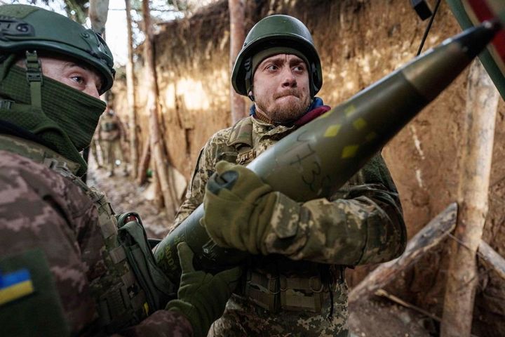 Zelensky announces reforms of army pay and contracts as peace talks stall and the military remains undermanned