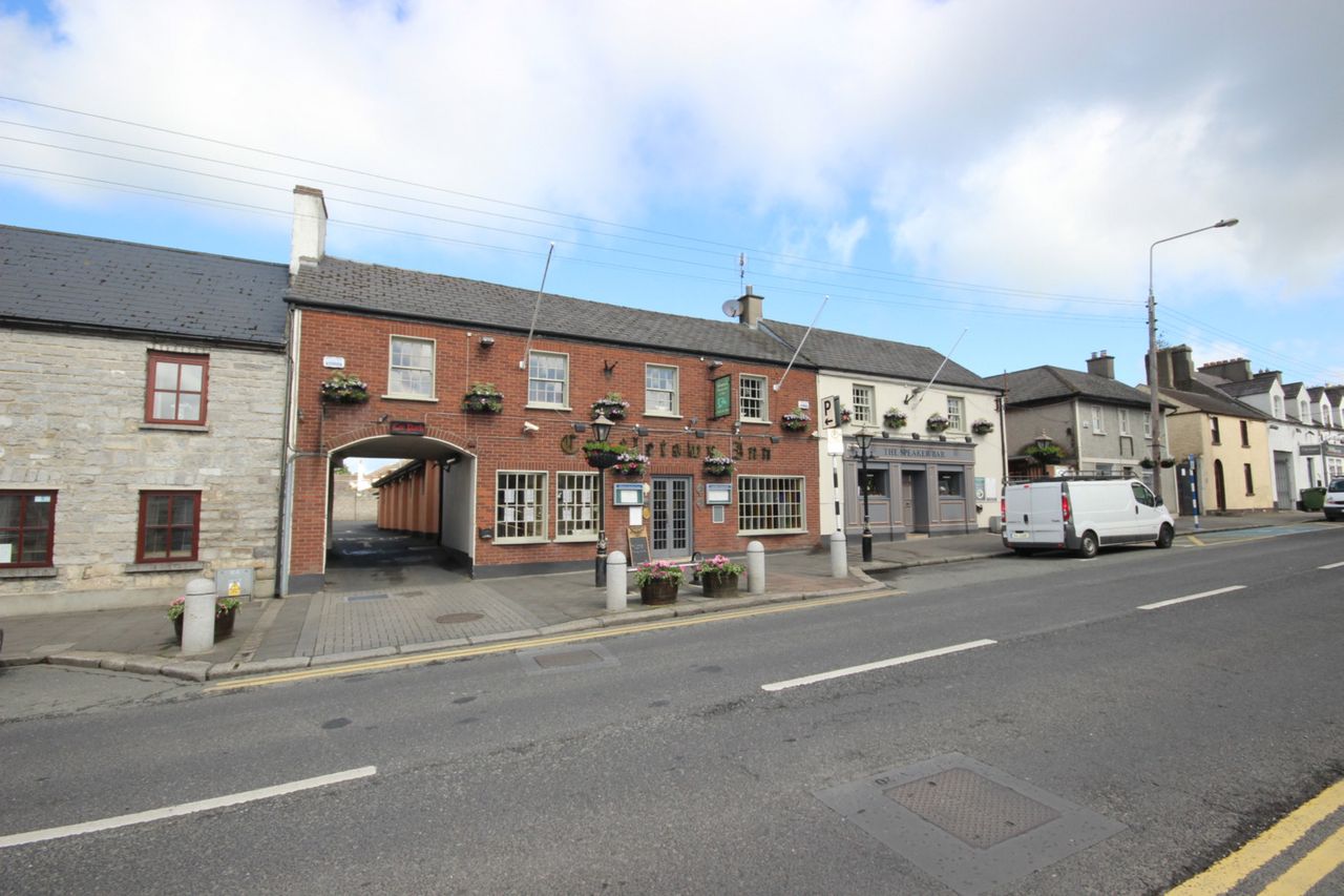 €1.6m at auction for Castletown Inn | Irish Independent