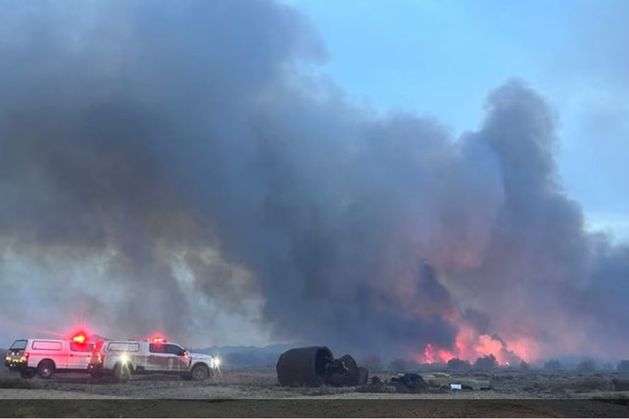 ‘It’s like a war zone’ – Huge wildfire engulfs nearly 1,000 acres in Arizona and is still spreading