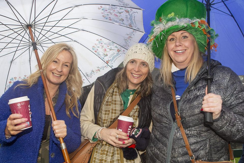 Sharon O'Neill, Michelle Driver and Mandie Delahunt enjoying the parade.