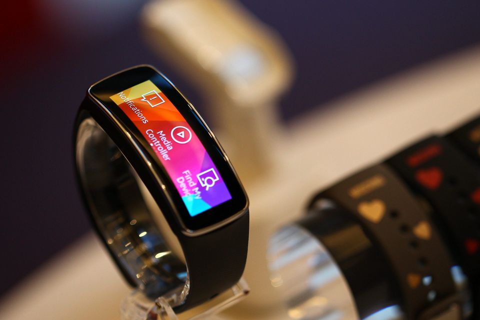 Samsung gear fit on sale apple