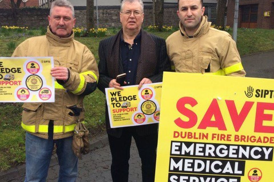 Joe Duffy joins the Dublin Fire Brigade protest. Credit: SIPTU / Facebook