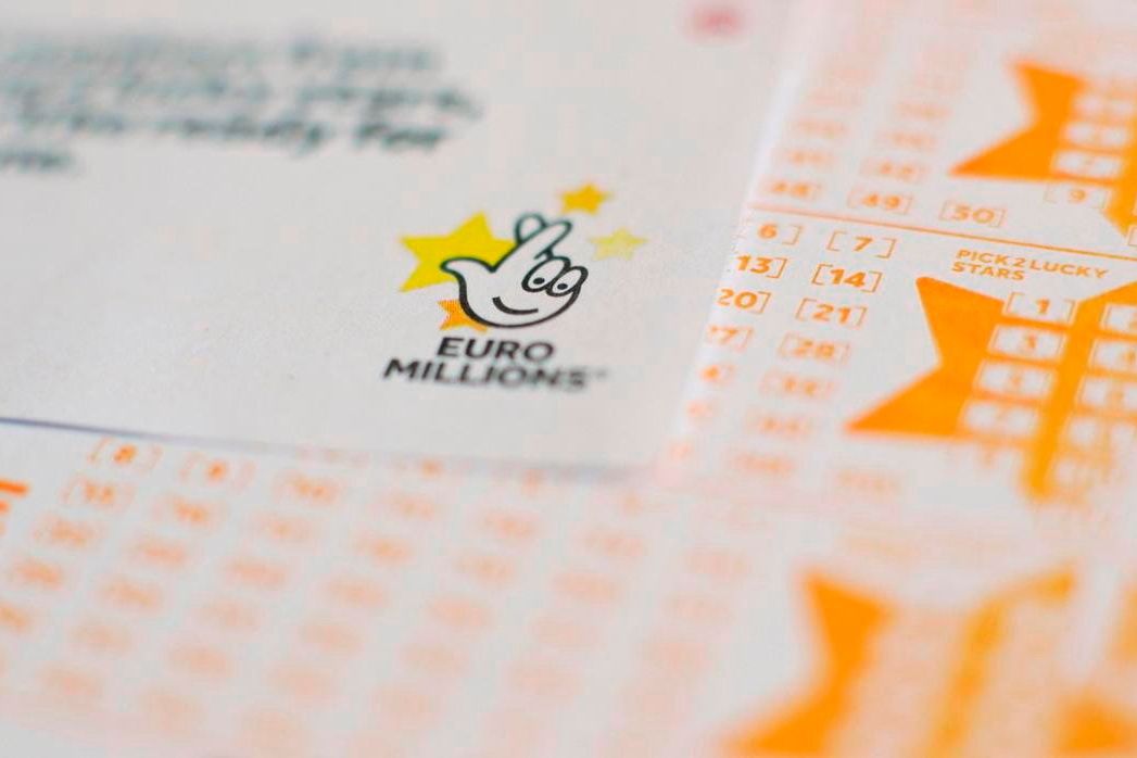 Игрок Wicklow EuroMillions упускает джекпот в 200 миллионов евро на одно число, но все же получает 250 000 евро