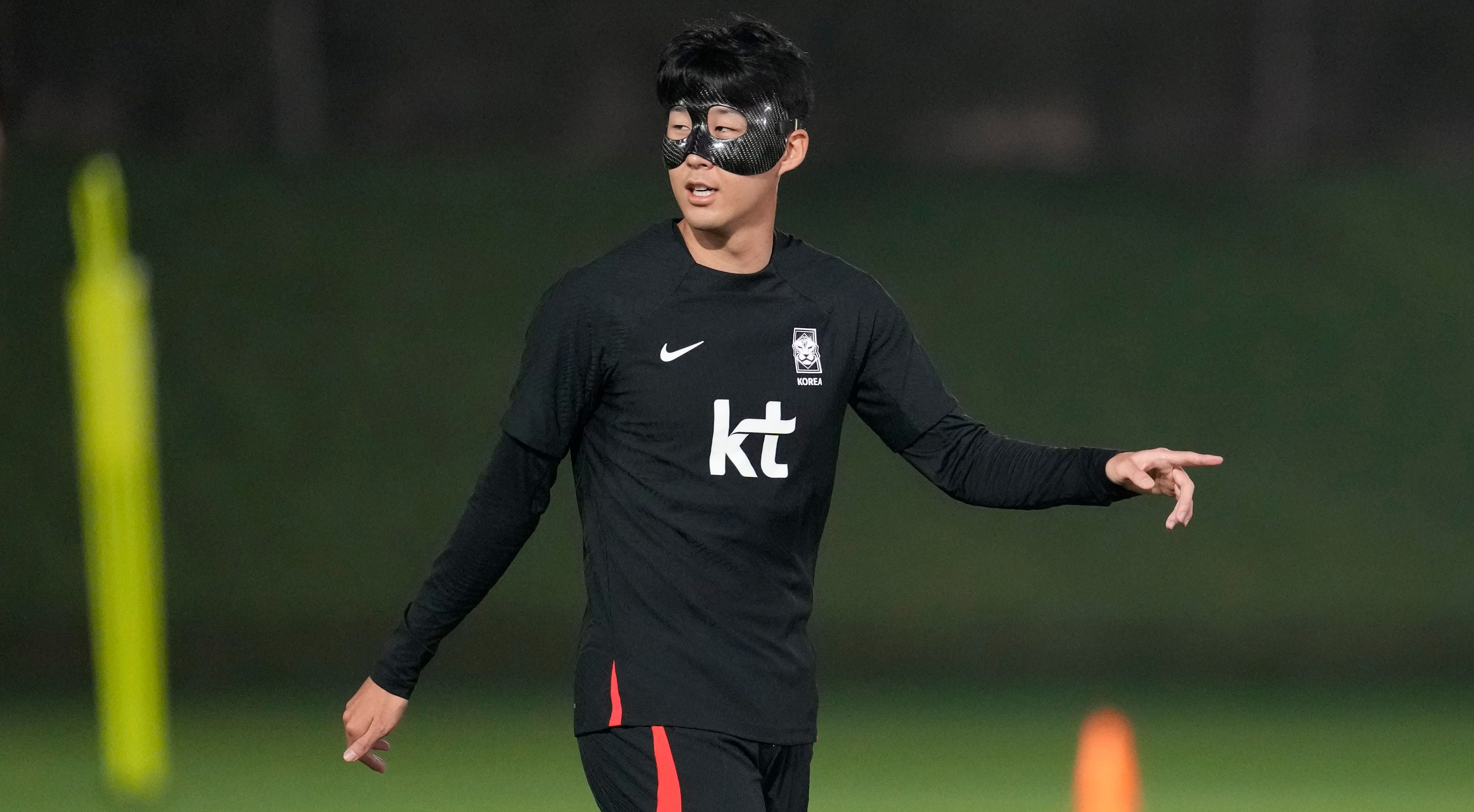 Tottenham star Son Heung-min in training for World Cup with South Korea in  protective face mask 