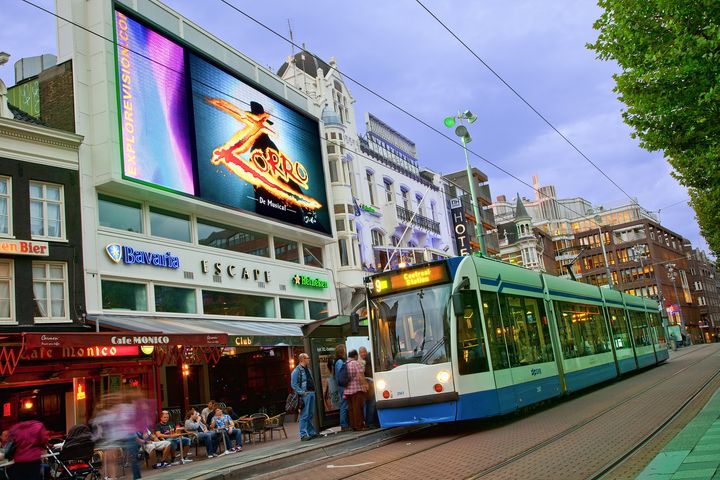 ‘The climate crisis is very urgent’ – Amsterdam bans ads for meat, cruises and petrol-fuelled cars