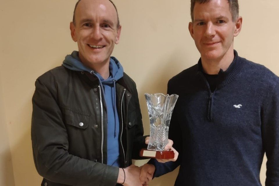 Tim Grummell presents masters men’s award to Brian Geraghty.